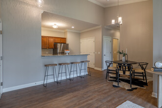 Reserve at Green Luxury Apartments in Akron, OH - Building Photo - Interior Photo