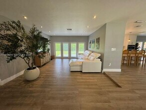 12520 SW 107th Ave in Miami, FL - Building Photo - Building Photo