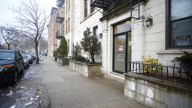 Landau Apartments in Brooklyn, NY - Foto de edificio - Building Photo