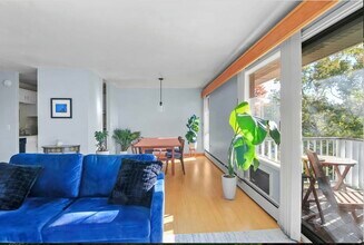 2251 N Triphammer Rd, Unit E10 in Ithaca, NY - Foto de edificio - Building Photo