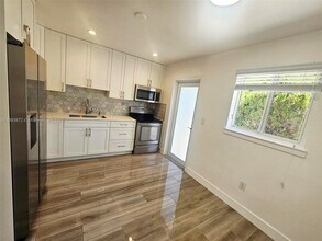 9305 SW 37th St in Miami, FL - Building Photo - Building Photo