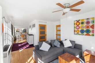 9 Sunset Ave, Unit Mid in Venice, CA - Building Photo - Building Photo