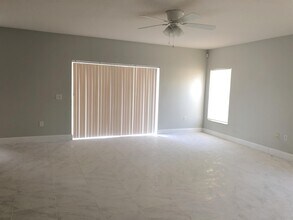 566 Eagle Ct in Poinciana, FL - Building Photo - Building Photo