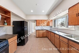 6900 S Jeffery Blvd in Chicago, IL - Building Photo - Building Photo
