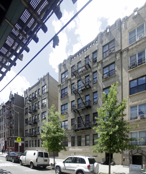 176-182 Nagle Ave in New York, NY - Building Photo