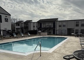 Dwell at 1600 in College Station, TX - Building Photo