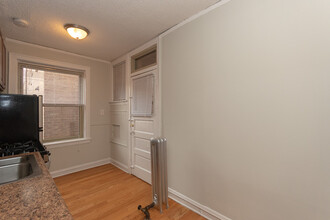 547 W Surf St-Unit -E4 in Chicago, IL - Building Photo - Building Photo