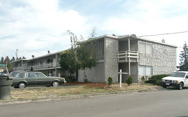 Coronet Apartments in Tacoma, WA - Building Photo - Building Photo