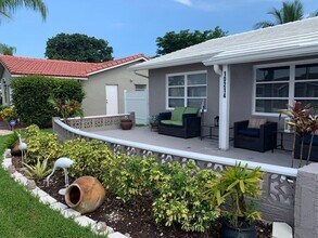 10214 NW 83rd St in Tamarac, FL - Foto de edificio - Building Photo