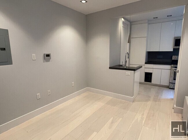 STANTON ST., Unit 4H in New York, NY - Building Photo - Building Photo