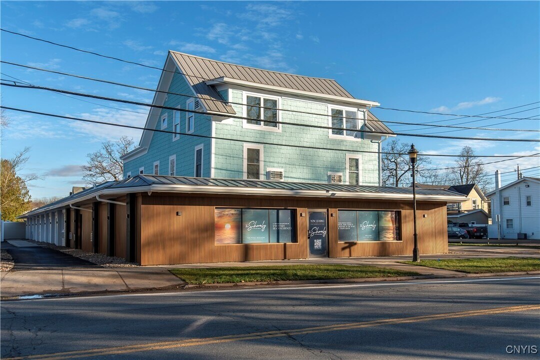 1104 Main St in Sylvan Beach, NY - Foto de edificio