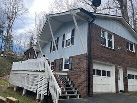 190 Long John Dr in Hendersonville, NC - Building Photo