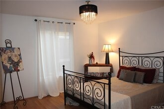 220 Springview in Irvine, CA - Foto de edificio - Building Photo