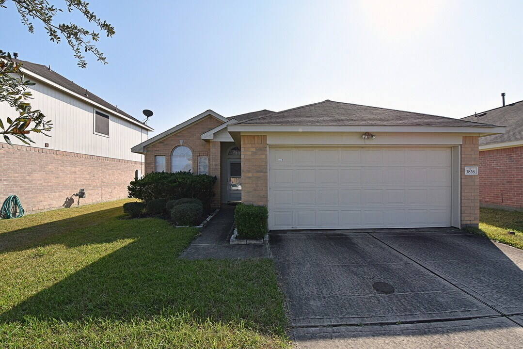 3838 St Simon Manor Dr in Houston, TX - Building Photo