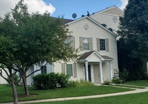 1449 McClure Rd in Aurora, IL - Building Photo