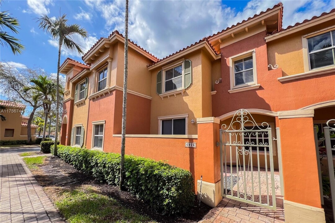 4926 Sailboat Dr in Fort Lauderdale, FL - Foto de edificio