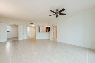 1065 Borghese Ln, Unit 405 in Naples, FL - Building Photo - Building Photo