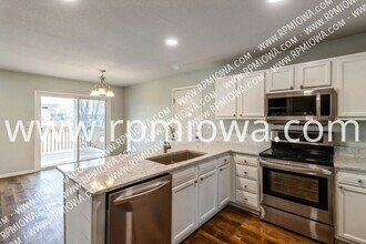 14616 Westbrook Dr in Urbandale, IA - Building Photo - Building Photo