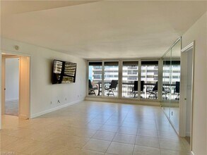 4001 Gulf Shore Blvd N, Unit 902 in Naples, FL - Building Photo - Building Photo