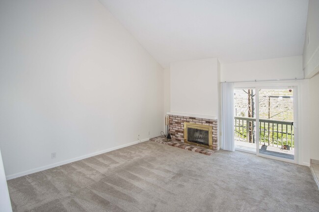 8797 Mountain Blvd, Unit 3 in Oakland, CA - Building Photo - Building Photo