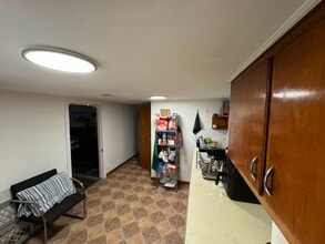 5524 N Mont Clare Ave, Unit G in Chicago, IL - Building Photo - Building Photo