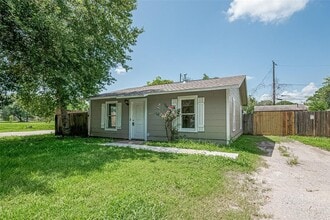 11 Jennische St in Baytown, TX - Building Photo - Building Photo