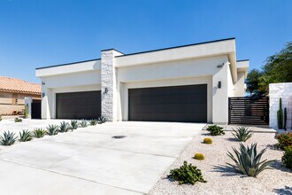 13680 Mark Dr in Desert Hot Springs, CA - Foto de edificio - Building Photo