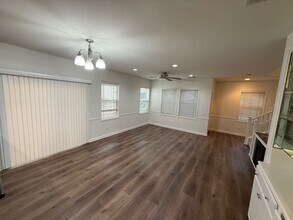 27379 Dearborn Dr in Santa Clarita, CA - Building Photo - Building Photo