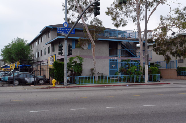 803 Centinela Ave in Inglewood, CA - Building Photo - Building Photo