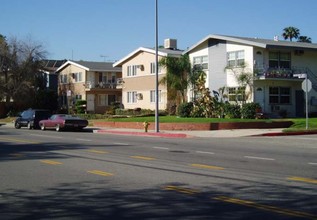 4965-4971 Kester Ave in Sherman Oaks, CA - Building Photo - Building Photo