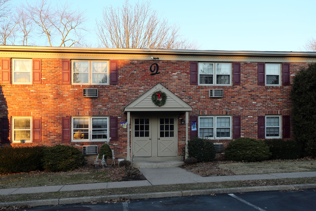 Maple Grove Apartments in Dublin, PA - Foto de edificio - Building Photo