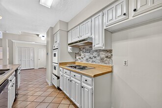 812 Fleetwood Pl Dr in Houston, TX - Building Photo - Building Photo