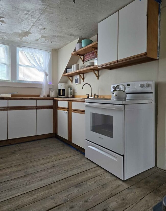585 S Main St, Unit 2