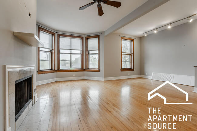 2835 N Ashland Ave, Unit 2 in Chicago, IL - Building Photo - Building Photo