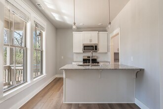 376 E 10th St in Fayetteville, AR - Building Photo - Building Photo