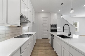 508 Pinnacle View Dr in Andice, TX - Foto de edificio - Building Photo