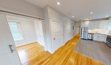 72 Spring St, Unit 1T in Cambridge, MA - Building Photo - Building Photo