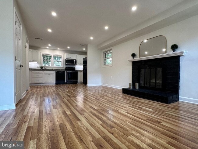 411 Hampton Ct in Falls Church, VA - Foto de edificio - Building Photo