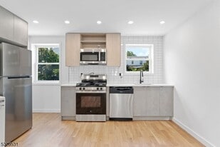 100 Chestnut St in West Orange, NJ - Building Photo