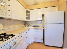 520 Cliffwood Ave, Unit E-1 in Matawan, NJ - Building Photo