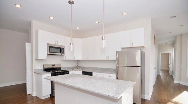 1447 W 17th St