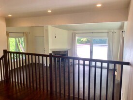 17195 Palisades Cir in Pacific Palisades, CA - Building Photo