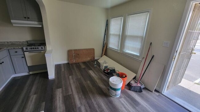 827 Sullivan Ln in Sparks, NV - Building Photo - Building Photo