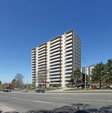 Sunrise Towers in Toronto, ON - Building Photo - Building Photo