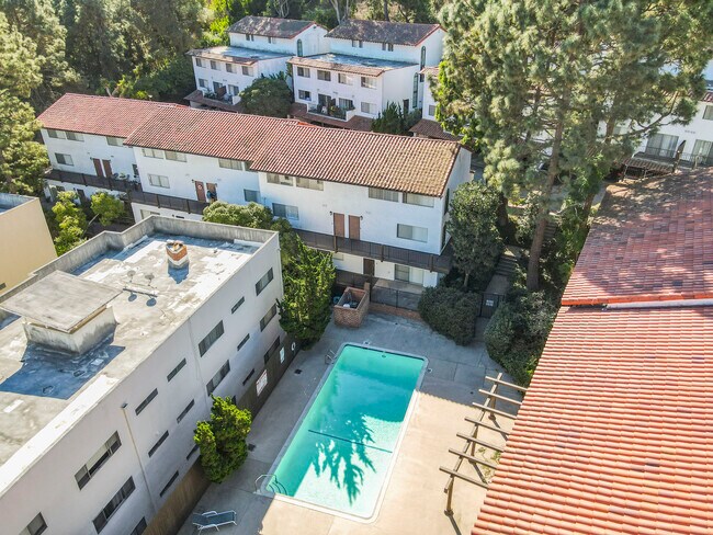 Peninsula Villas Apartments in Rancho Palos Verdes, CA - Building Photo - Building Photo