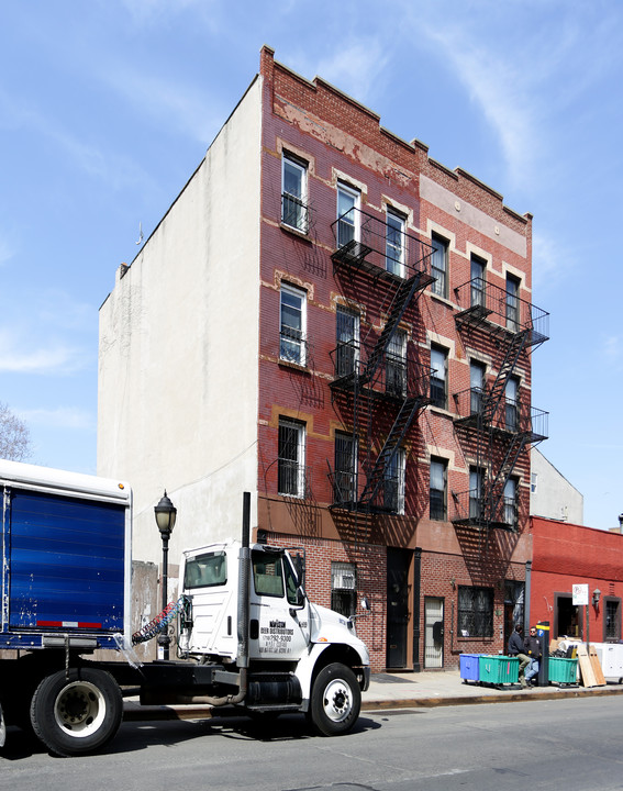 230 Smith St in Brooklyn, NY - Building Photo