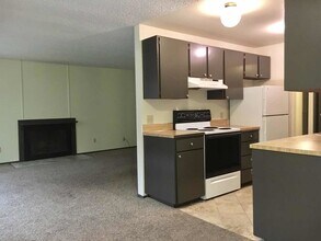 6106 NE 192nd Pl in Kenmore, WA - Building Photo - Building Photo