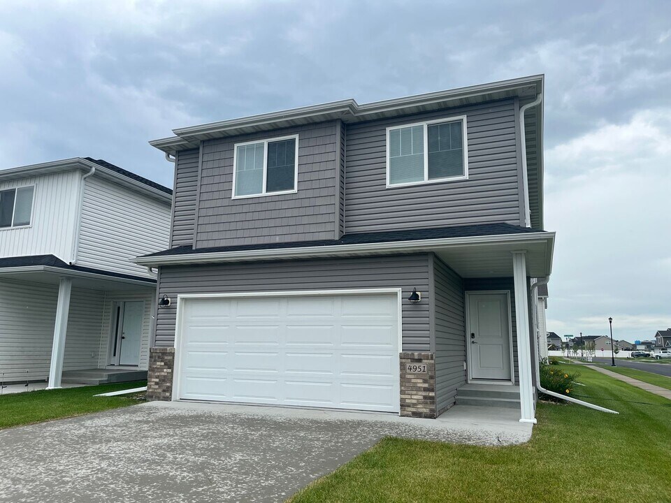 4951 37th Ave S in Fargo, ND - Building Photo