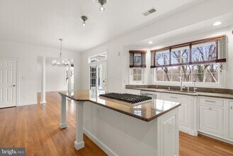 6058 Sugarstone Ct in McLean, VA - Building Photo - Building Photo
