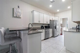 5140 Eucalyptus Dr in Hollywood, FL - Building Photo - Building Photo